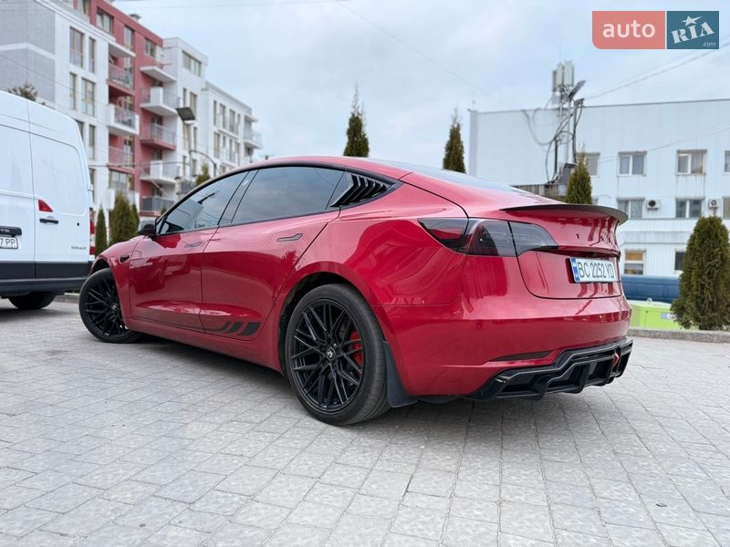 Седан Tesla Model 3 2022 в Львове