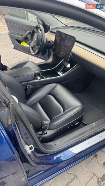 Седан Tesla Model 3 2019 в Львове