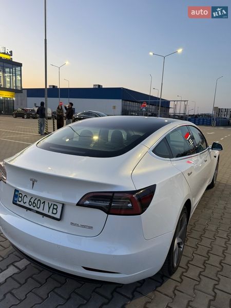 Седан Tesla Model 3 2019 в Львове