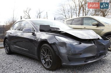 Седан Tesla Model 3 2019 в Дрогобыче