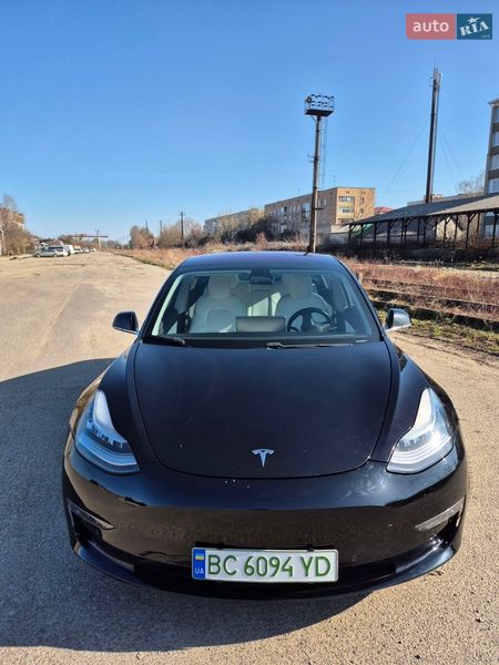 Седан Tesla Model 3 2018 в Луцке