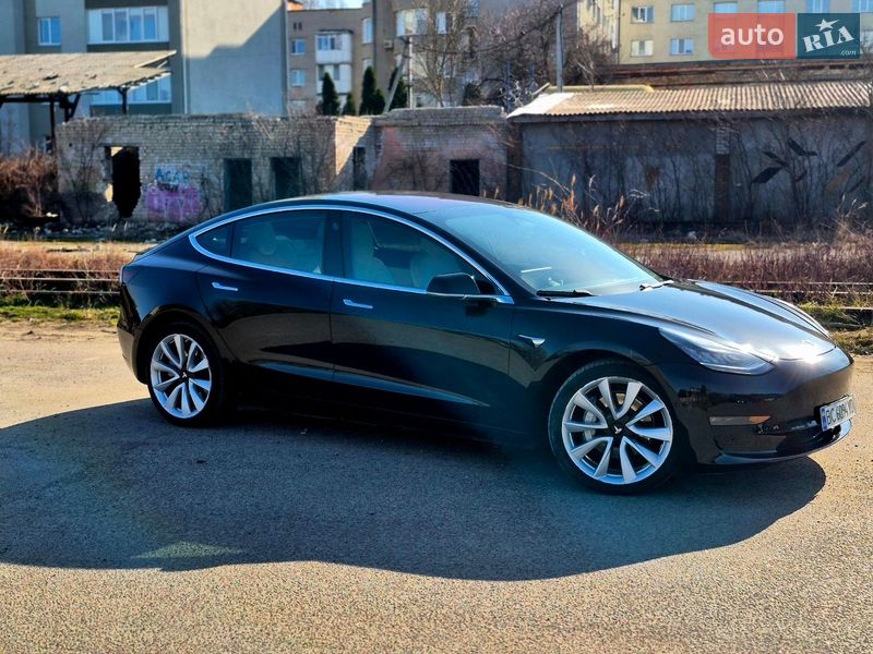 Седан Tesla Model 3 2018 в Луцке