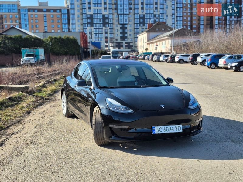 Седан Tesla Model 3 2018 в Луцке