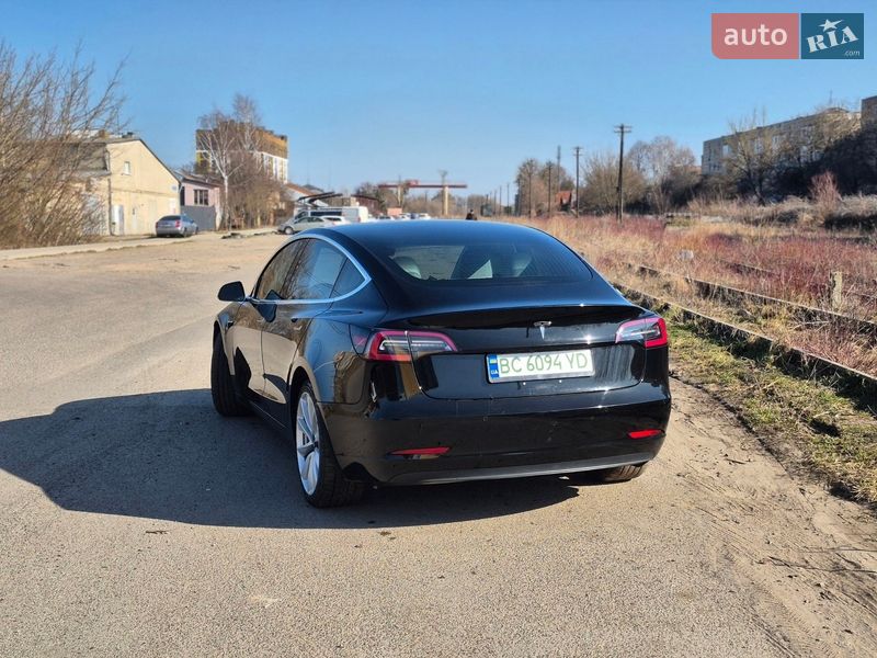 Седан Tesla Model 3 2018 в Луцке