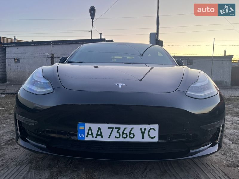 Седан Tesla Model 3 2019 в Киеве