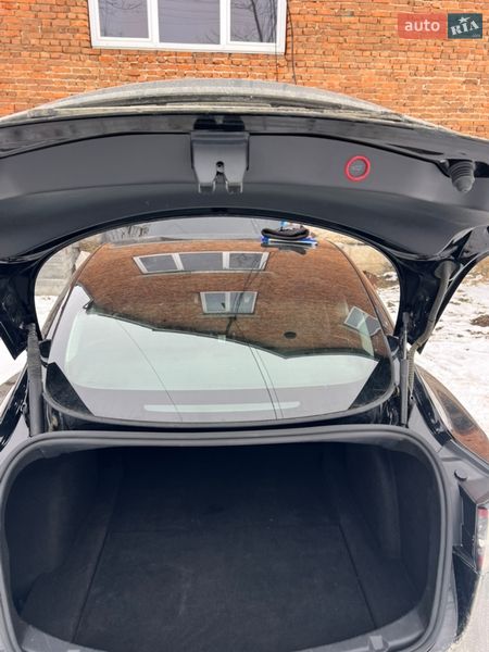 Седан Tesla Model 3 2021 в Самборе