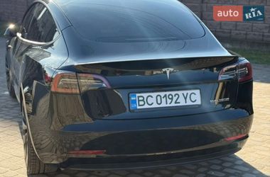 Седан Tesla Model 3 2023 в Львове