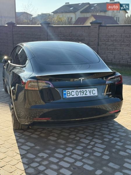 Седан Tesla Model 3 2023 в Львові
