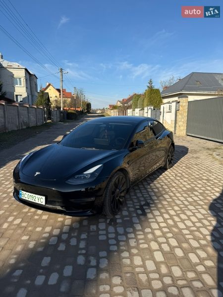 Седан Tesla Model 3 2023 в Львові