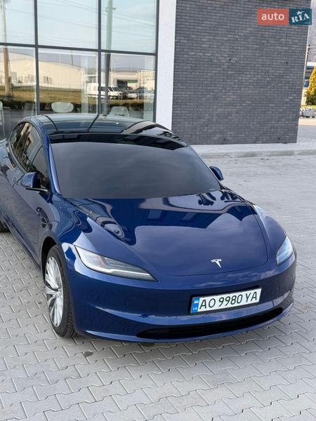 Седан Tesla Model 3 2025 в Хусте