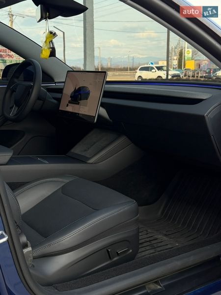 Седан Tesla Model 3 2025 в Хусте