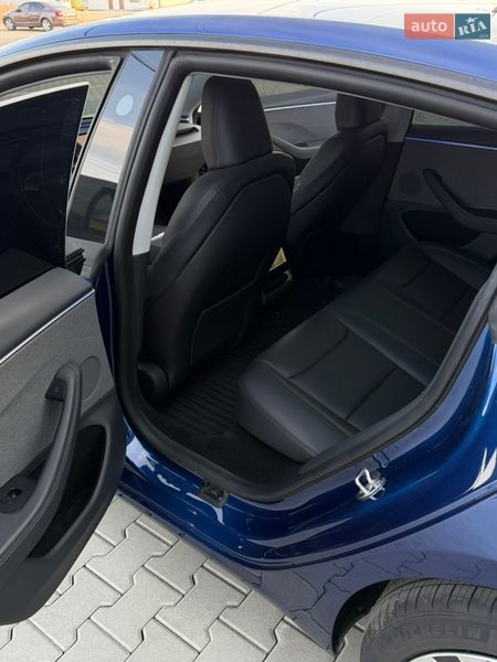 Седан Tesla Model 3 2025 в Хусте
