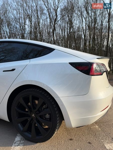 Седан Tesla Model 3 2022 в Львове
