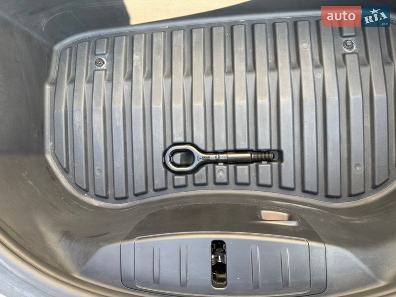 Седан Tesla Model 3 2022 в Львове