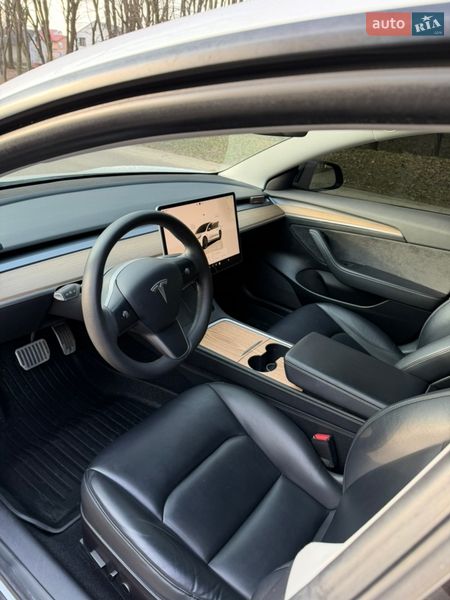 Седан Tesla Model 3 2022 в Львове
