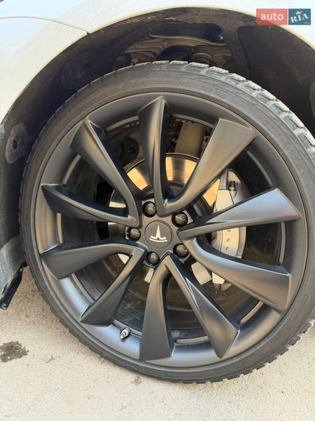 Седан Tesla Model 3 2022 в Львове