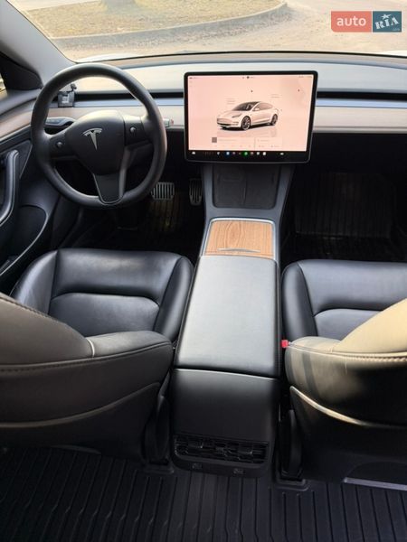 Седан Tesla Model 3 2022 в Львове