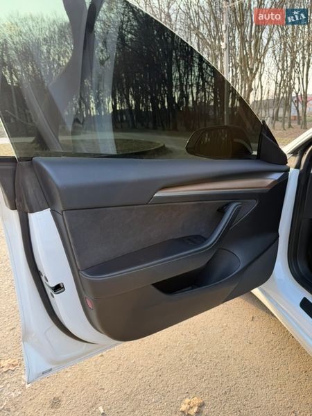 Седан Tesla Model 3 2022 в Львове