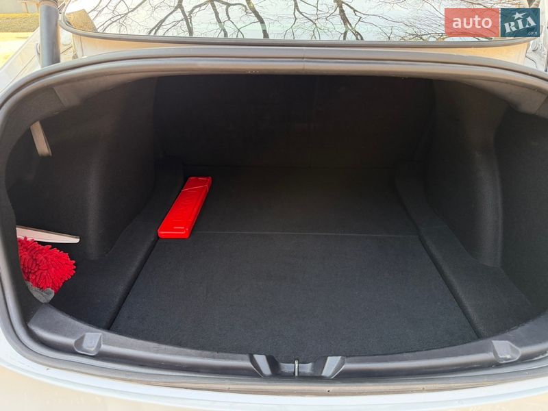 Седан Tesla Model 3 2022 в Львове