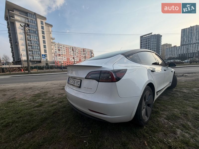 Седан Tesla Model 3 2023 в Львове