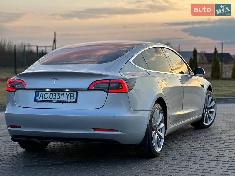 Седан Tesla Model 3 2017 в Луцьку