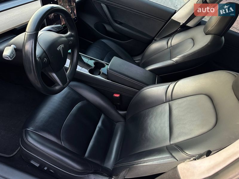 Седан Tesla Model 3 2017 в Луцьку