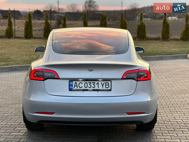 Седан Tesla Model 3 2017 в Луцьку