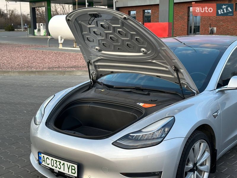 Седан Tesla Model 3 2017 в Луцьку