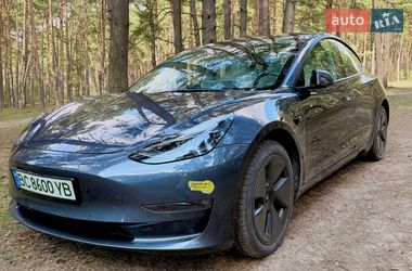 Седан Tesla Model 3 2022 в Львове