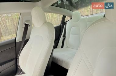 Седан Tesla Model 3 2022 в Львове