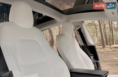 Седан Tesla Model 3 2022 в Львове