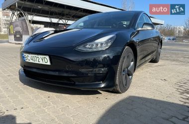 Седан Tesla Model 3 2019 в Львове
