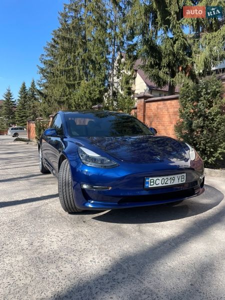 Седан Tesla Model 3 2022 в Львове