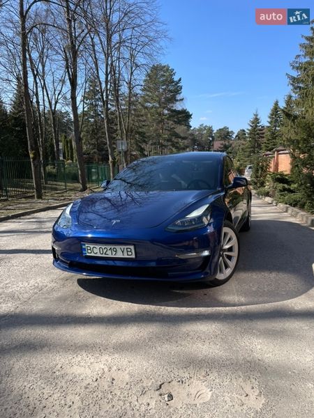 Седан Tesla Model 3 2022 в Львове