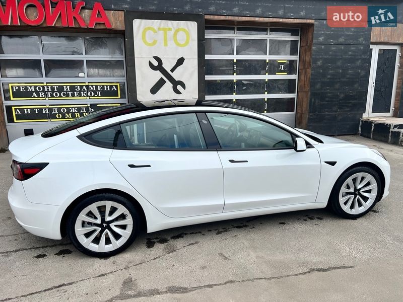 Седан Tesla Model 3 2023 в Луцьку