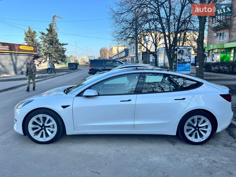 Седан Tesla Model 3 2023 в Луцьку