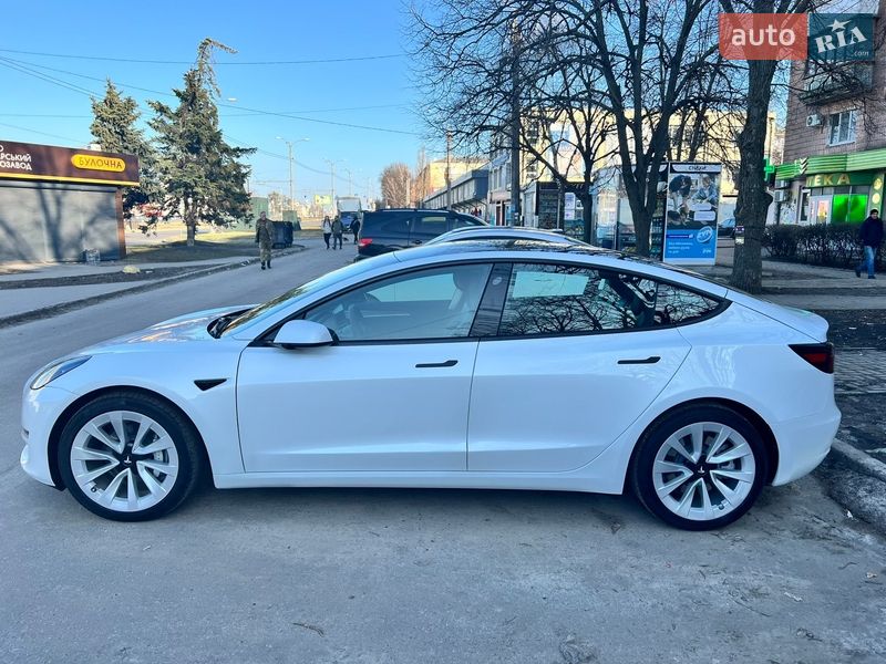 Седан Tesla Model 3 2023 в Луцьку