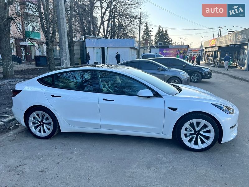 Седан Tesla Model 3 2023 в Луцьку