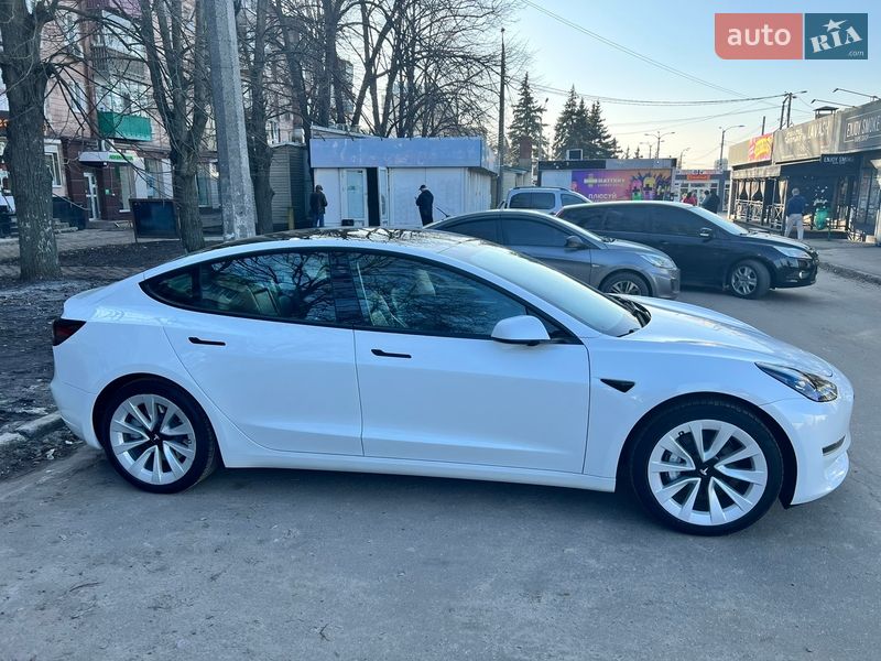 Седан Tesla Model 3 2023 в Луцьку
