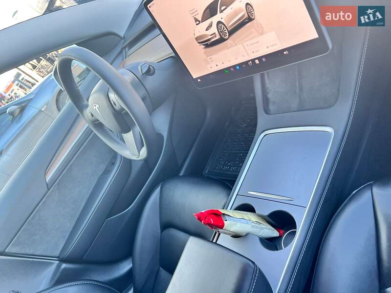 Седан Tesla Model 3 2023 в Луцьку