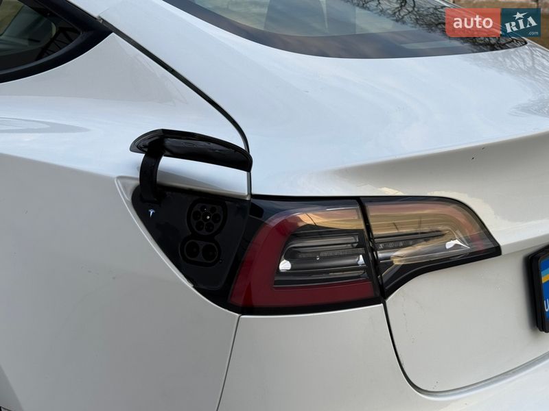 Седан Tesla Model 3 2021 в Луцке
