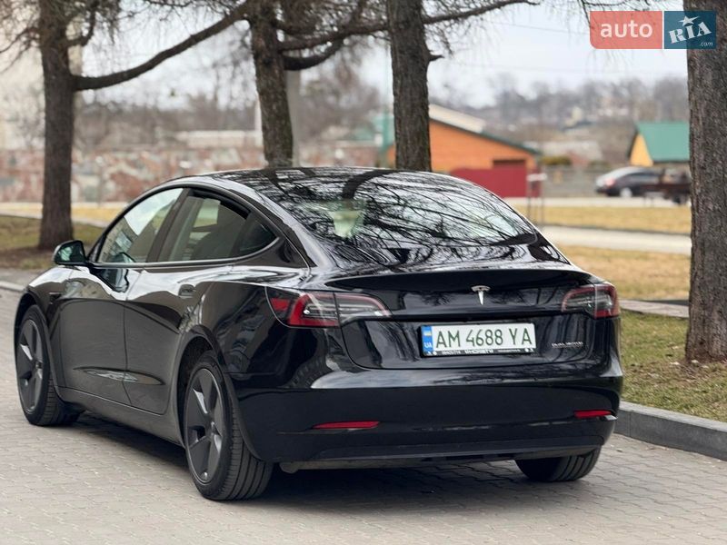 Седан Tesla Model 3 2021 в Звягелі