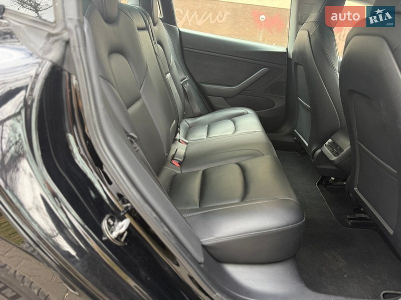 Седан Tesla Model 3 2021 в Звягелі