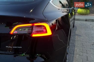 Седан Tesla Model 3 2019 в Львове