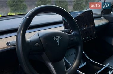 Седан Tesla Model 3 2019 в Львове