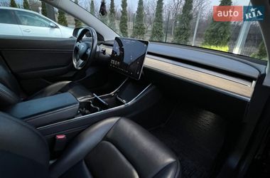 Седан Tesla Model 3 2019 в Львове