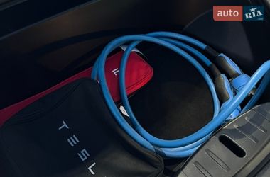 Седан Tesla Model 3 2019 в Львове
