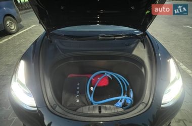 Седан Tesla Model 3 2019 в Львове