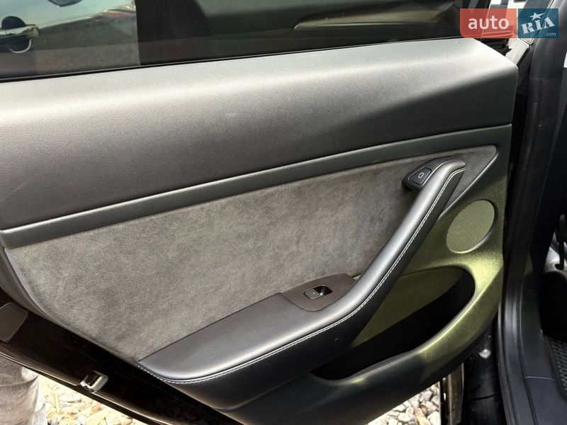 Седан Tesla Model 3 2022 в Івано-Франківську