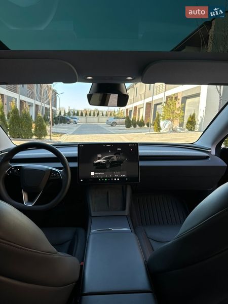Седан Tesla Model 3 2024 в Черновцах
